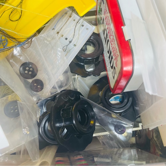 Random box sewing notions needles, looms, buttons, thread ,sewing machine parts - Picture 5 of 11